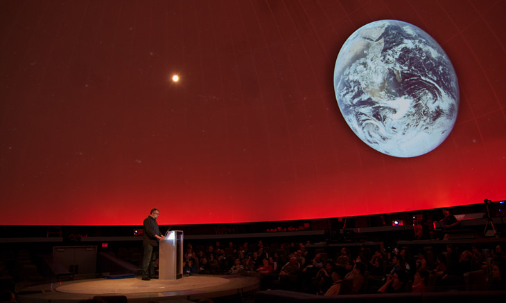 Daniel Loxton speaks at Edmonton Planetarium